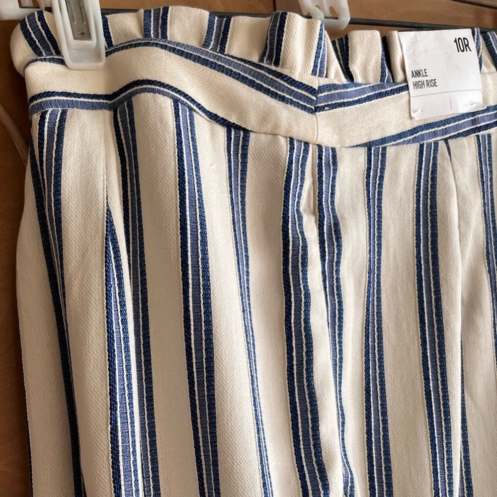 Express NEW ankle, high rise, “paperbag”ruffled waist, 10R pant - Picture 2 of 15